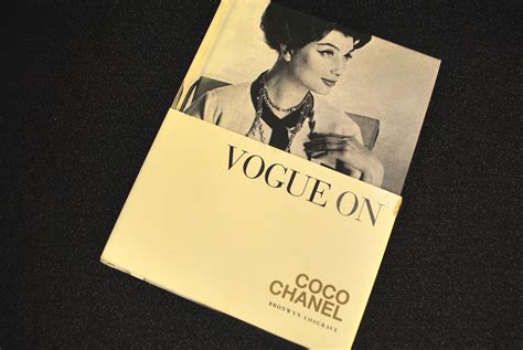 Vogue on: Coco Chanel by Bronwyn Cosgrave 